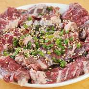 育ち盛りの子供や、お肉大好きなパパさんにうってつけ。肉厚でボリューミーに盛り付けられた満足度の高い一皿です。