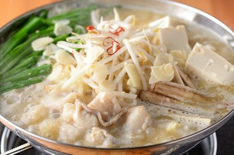 プリプリ食感がクセになる、濃厚な味わいを堪能『味噌もつ鍋　2人前』1990円