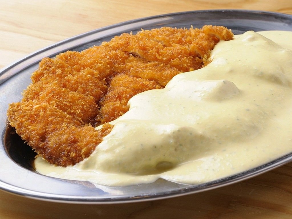 とりとり亭オリジナルのタルタルソースでいただく『チキン南蛮フライ　ハーフ』
