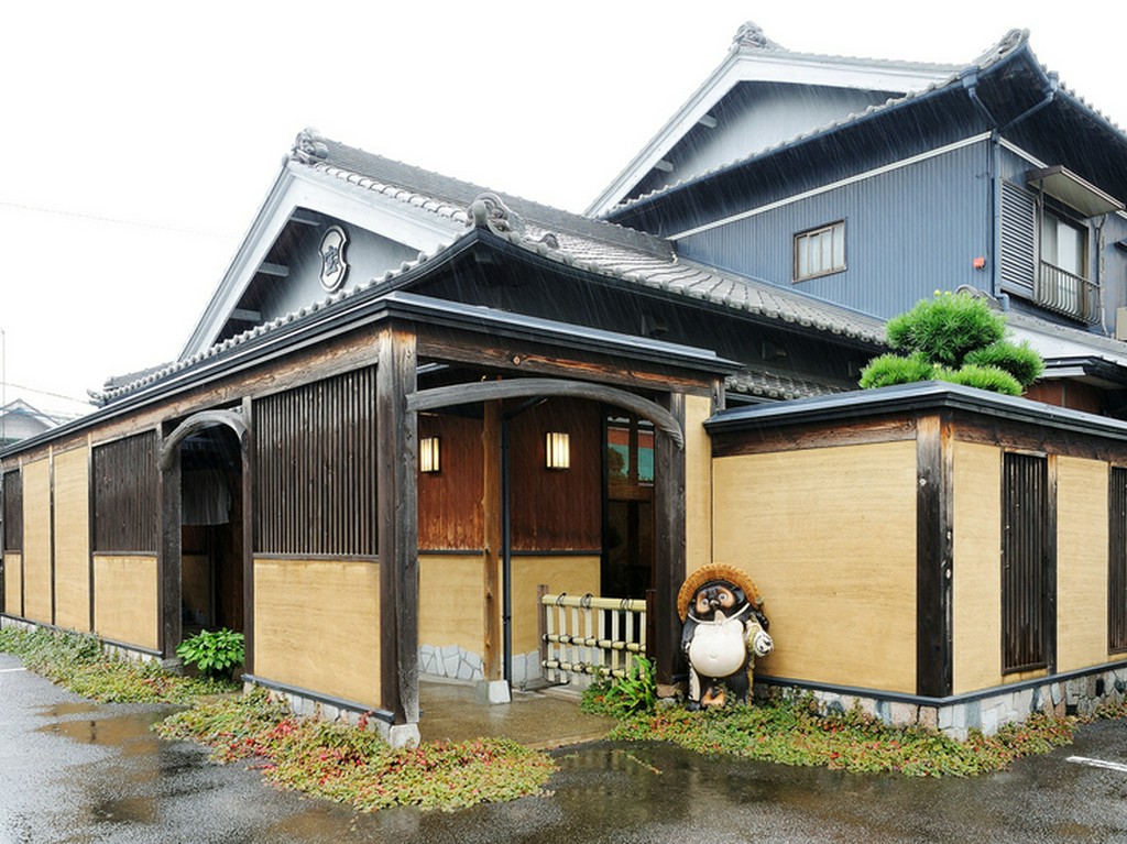 創業80年、地元の人に愛される老舗の割烹料理店