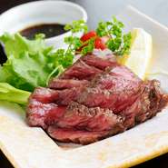トロけるような肉質の『飛騨牛タタキ』