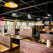 広々とした店内は最大100名まで収容可能。石垣牛KINJOBEEFを使ったコース料理、セットメニューなどもあり、少人数から多人数までシーンに合わせて利用できます。ちょっとした集まりや歓送迎会などにもオススメです。