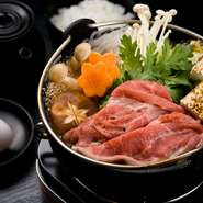 石垣牛KINJOBEEFや石垣島アグー豚を使ったしゃぶしゃぶなど、厳選されたブランド肉を使った鍋料理が味わえるのも魅力の一つ。『石垣牛すき焼御膳』『アグー豚しゃぶしゃぶ御膳』などがリーズナブルに楽しめます。