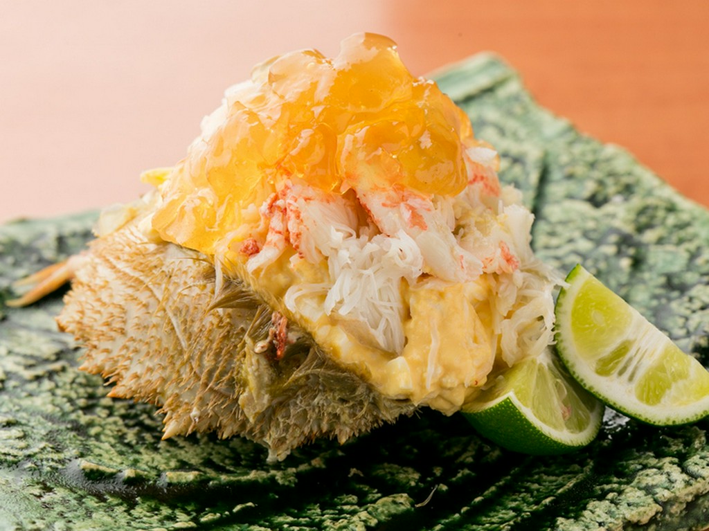 ダイナミックさに胸踊る『名物・毛蟹サラダ』