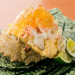ダイナミックさに胸踊る『名物・毛蟹サラダ』