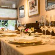 大切な方にプロポーズという方もいるほど人生の節目のお食事にぴったり。華やかで美しい思い出に残ります。