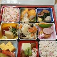 ★色彩弁当1180円！
★人気のお昼ランチをベースにしたランチ弁当1180円！
★お寿司6品盛り740円他
★お寿司1人前1200円他
★丼物！ちらし寿司1000円　海鮮丼1000円
★丼物！ヒレカツとじ丼900円　大海老天丼900円！