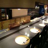 カウンター席でも、テーブル席でもご案内出来ます。
男性、女性もお酒、料理，雰囲気など良い空間で楽しめます
月曜日、木曜日、土曜日がおすすめ！
一度ご利用ください。