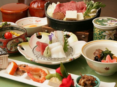 会社での食事会。お部屋タイプも色々。料理も豊富。満足します。