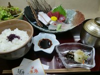 吉楽庵の平日ランチ。30種類以上の中からお好きな料理をえらぶランチ。