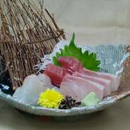 季節により内容が替ります(スタッフまで)
単品注文の時【９５０円】