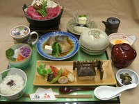 メイン料理、30種類以上の中から『２種類』
選べます。
※昼夜注文出来ます。