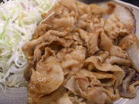 陶板の器で出る暖か生姜焼き。