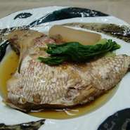鯛1匹分の煮付け。
限定です。毎日10人前はあります。