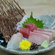 3～4種盛り
季節により写真と異なります。季節により変更
（内容はスタッフまで）