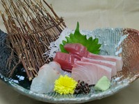3～4種盛り
季節により写真と異なります。季節により変更
（内容はスタッフまで）