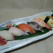 寿司盛り（9品）、茶碗蒸し、焚合わせ、味噌汁