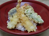 天麩羅（海老＋野菜4～5種）、小鉢、めん類（冷し／温）（うどん／きしめん／そば）　