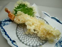 牛肉うどん、とろろうどん、梅おろしうどんもあります。