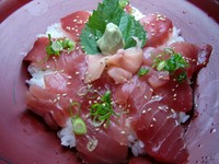 新鮮なマグロ！市場から入荷！
120ｇのマグロがのります！！