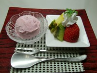果物付き
お昼は250円です
夜は280円です