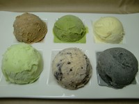 抹茶アイス、チョコバニラアイス、バニラアイス、クッキー＆クリーム、チョコレートアイス、黒蜜きなこアイス、メロンシャーベット、季節限定のアイス
