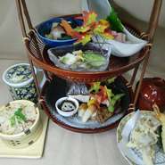 吉楽庵のおすすめの1つ。『松花堂』も同じくあります。
奇数の月、偶数の月と分け、オリジナルの料理。
ご予約出来ます。