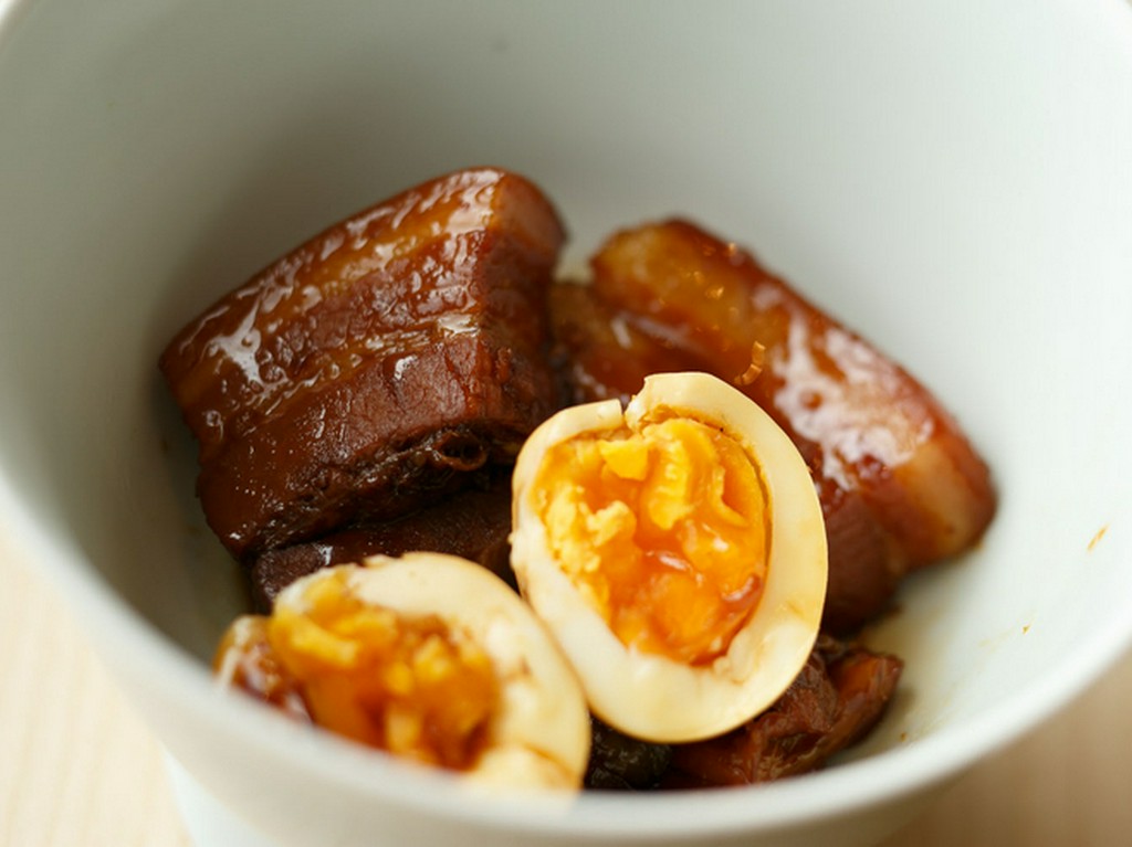 脂っこさのない、ジューシーでやわらかい『沖縄紅豚　角煮』