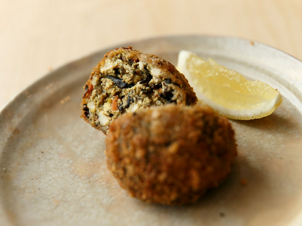 豆腐とひじきのコロッケ