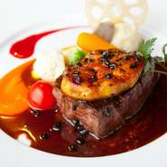 牛フィレ肉とフォアグラのマリアージュは絶品！！
シェフの腕が分かるソースをたっぷり絡めてお召し上がりください。