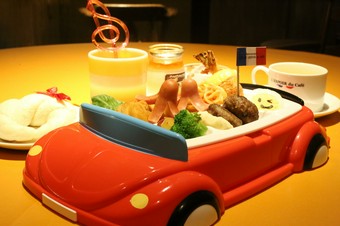 お子さまに人気の
ハンバーグと海老フライ、スパゲッティー・ソーセージのワンプレートの盛り合わせです。
