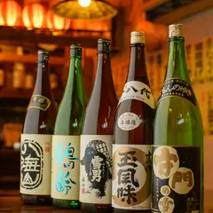 地酒をメインとした店主選りすぐりのお酒がずらり