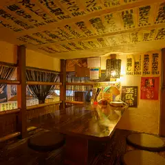 個室も完備。仲間とワイワイ賑やかに「串揚げ」などを肴に乾杯！