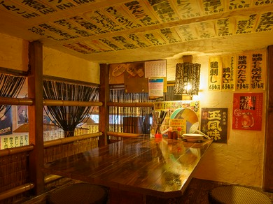 個室も完備。仲間とワイワイ賑やかに「串揚げ」などを肴に乾杯！
