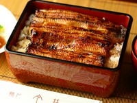 昔ながらの手法で焼き上げた、極上鰻に舌鼓。特製だれで深みのある旨味を堪能する『特製鰻重』