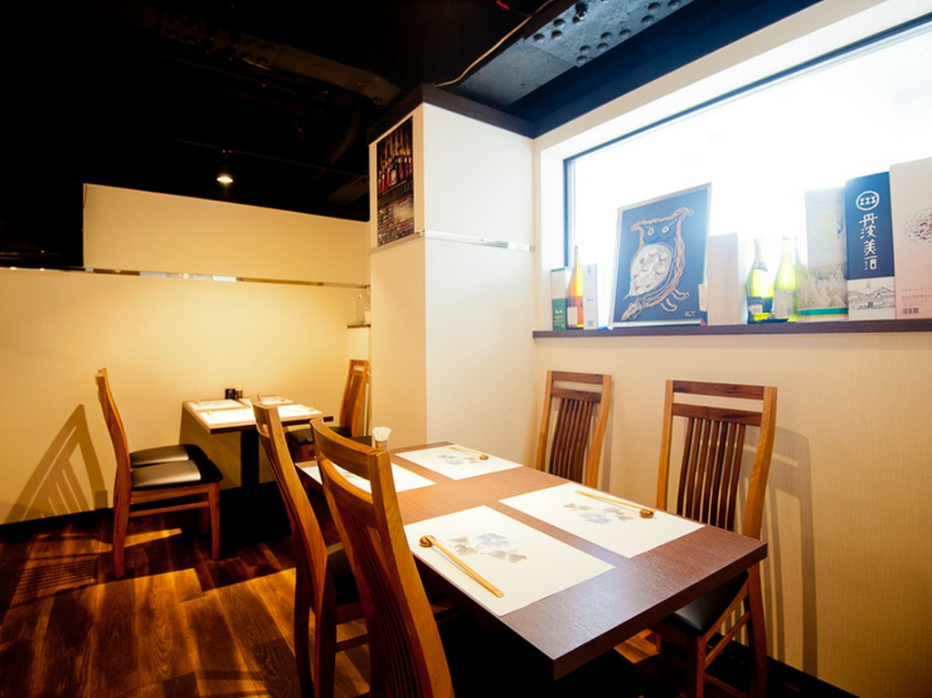 都会の喧騒を忘れられる、建物最上階のオシャレな空間