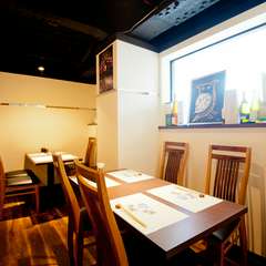 都会の喧騒を忘れられる、建物最上階のオシャレな空間