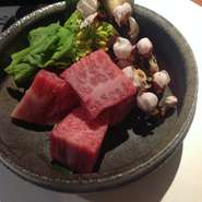 証明書付の神戸ビーフをご賞味下さいませ。
100gステーキ。