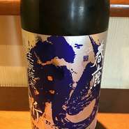 奈良県
限定品
清々しい香り、豊醇な旨みと冴える斬れ味。
氷温の酒蔵でじっくりと力をたくわえ、
盛夏限定クールなお酒。