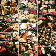 季節の食材をふんだんに使った色とりどりのおばんざいを詰め込んだお弁当。
