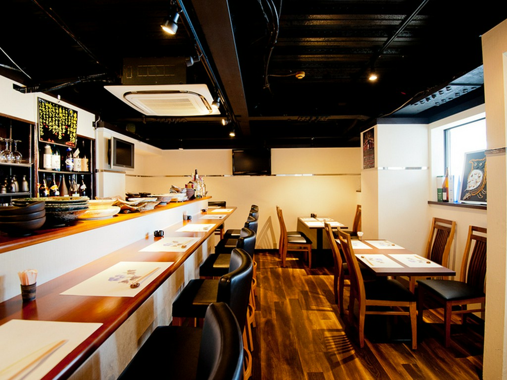 何気なく使用されている、器にも注目