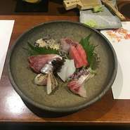 兵庫産食材を中心に現代和食で表現。
英語が話せるスタッフも居ますので海外のお客様もご対応致します。