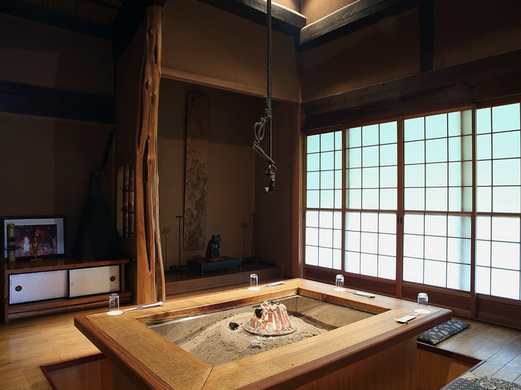 古民家の風合いを生かした、落ち着いた店内