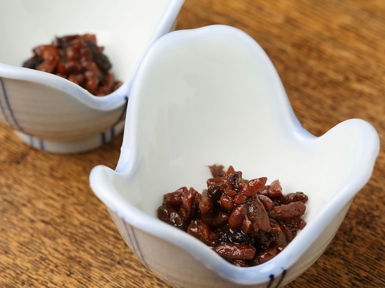 洗練された味が特徴の珍味『蜂の子』