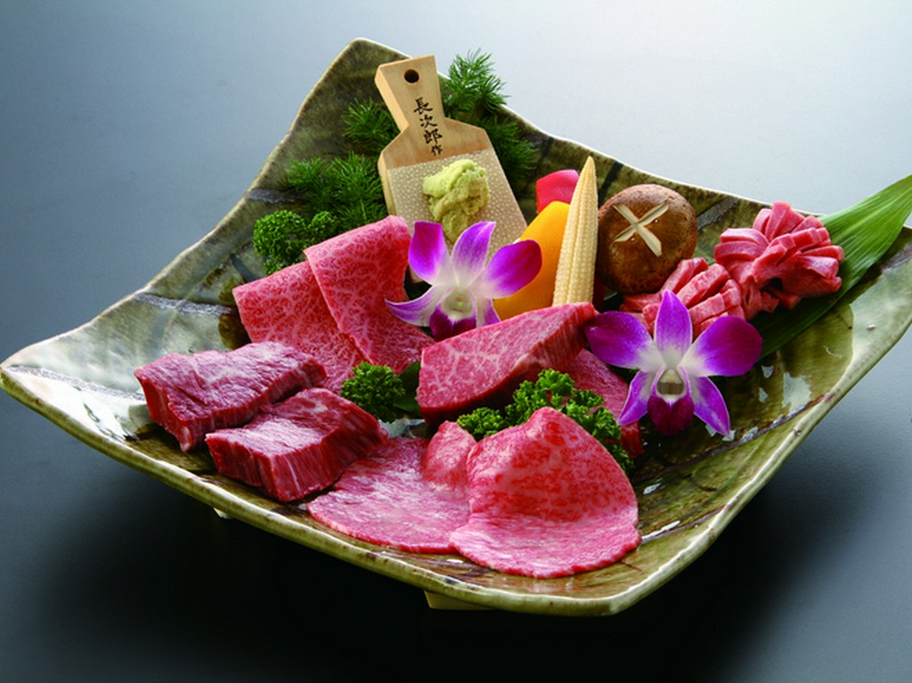 一頭買いの黒毛和牛はA5ランクの雌牛のみを使用『極上希少部位　特選盛り（二人前～）』