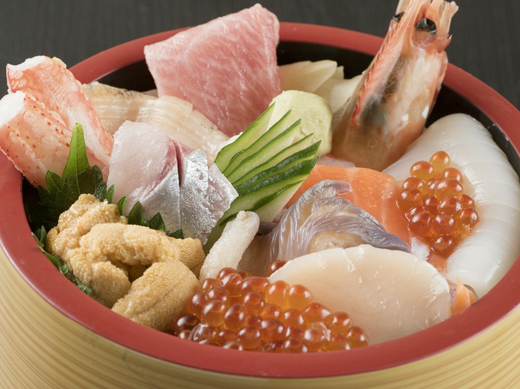 彩鮮やか！　海の幸がたっぷりと味わえる『海鮮丼』