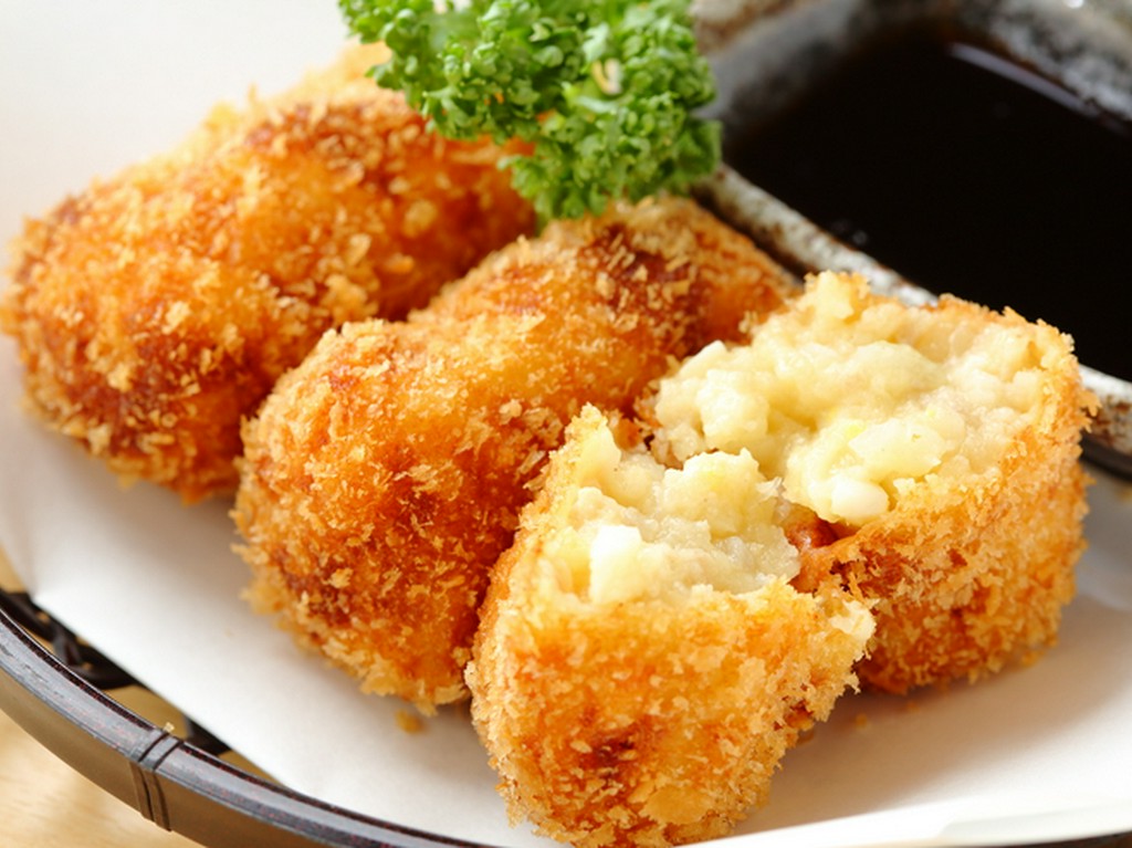 具材と鳥肉のなめらかな舌触り『名物　とりコロッケ（3個）』
