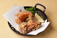 大満足のボリューム感！肉汁あふれるジューシーな唐揚げをぜひ召し上がり下さい！

おすすめマリアージュ：新レモンハイボール
最強の組み合わせです！