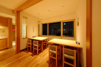 ゆったりとした空間で楽しめる夜景と料理と京の雰囲気