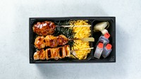 秘伝のタレで焼く焼き鳥をお弁当でご用意いたしました。+66円で大盛りに、+220円でとりスープをお付けいただけます。